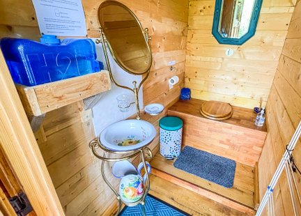 The private toilet at Bleubell Log cabin